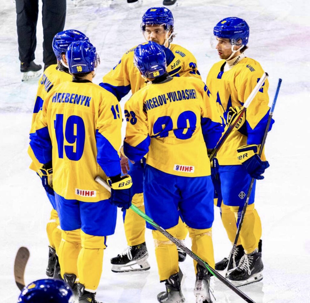Збірна України піднялася на 19-те місце в рейтингу IIHF після перемоги в Дивізіоні IB. Покращення і в юнацьких та молодіжних командах. Деталі від Федерації хокею України.