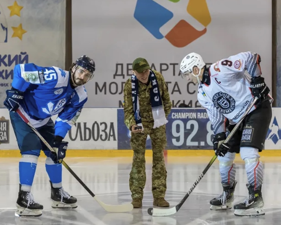 Українські військові хокейний матч